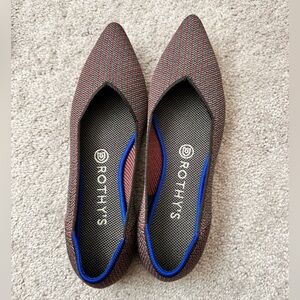 Rothy’s women’s size 8.5 shoe in the point. Gray with red design. Like new!